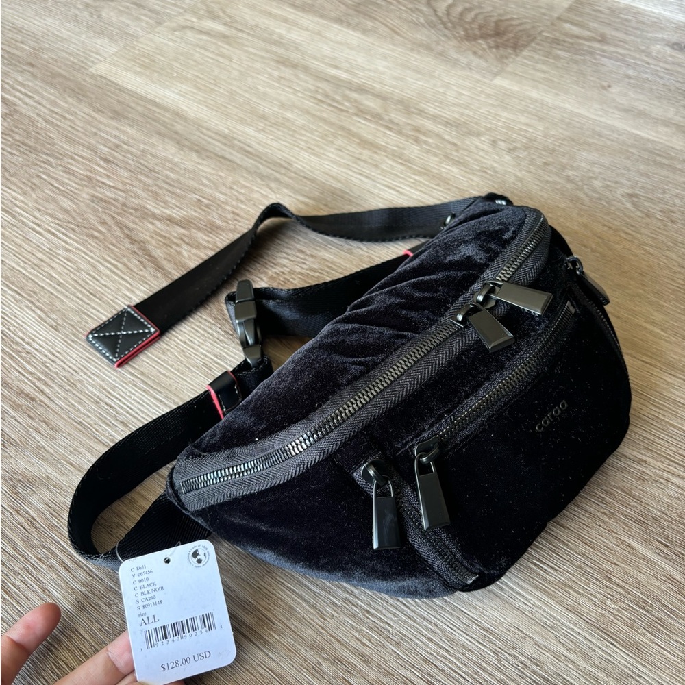 Caraa Sling VelvetSmall in Black - Picture 7 of 10